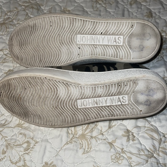 Johnny Was Camo Sneakers-7 1/2 - Picture 7 of 7